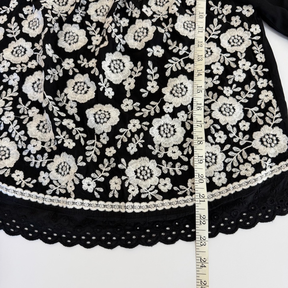 Savanna Jane Women's Embroidered Floral Boho Top Black/White Size Small - Picture 8 of 9